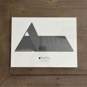 NWT Apple iPad Pro Smart Keyboard